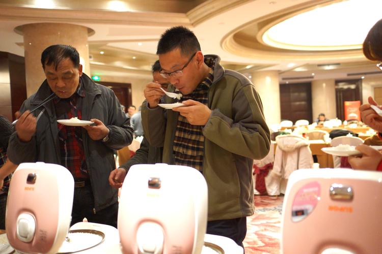 2013年12月25日芜湖工厂金龙鱼的米上市会议